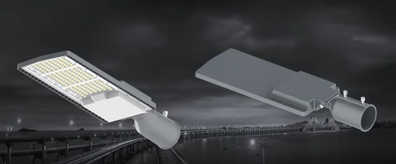 La prenda impermeable IP66 llevó la lámpara al aire libre IK09 de la fotocélula de la luz de calle