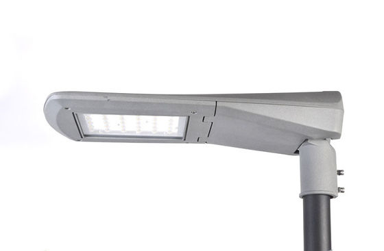 A presión la luz de calle de aluminio del negro LED de la fundición 3000K 120lm/W IK08 IP66 para la carretera principal
